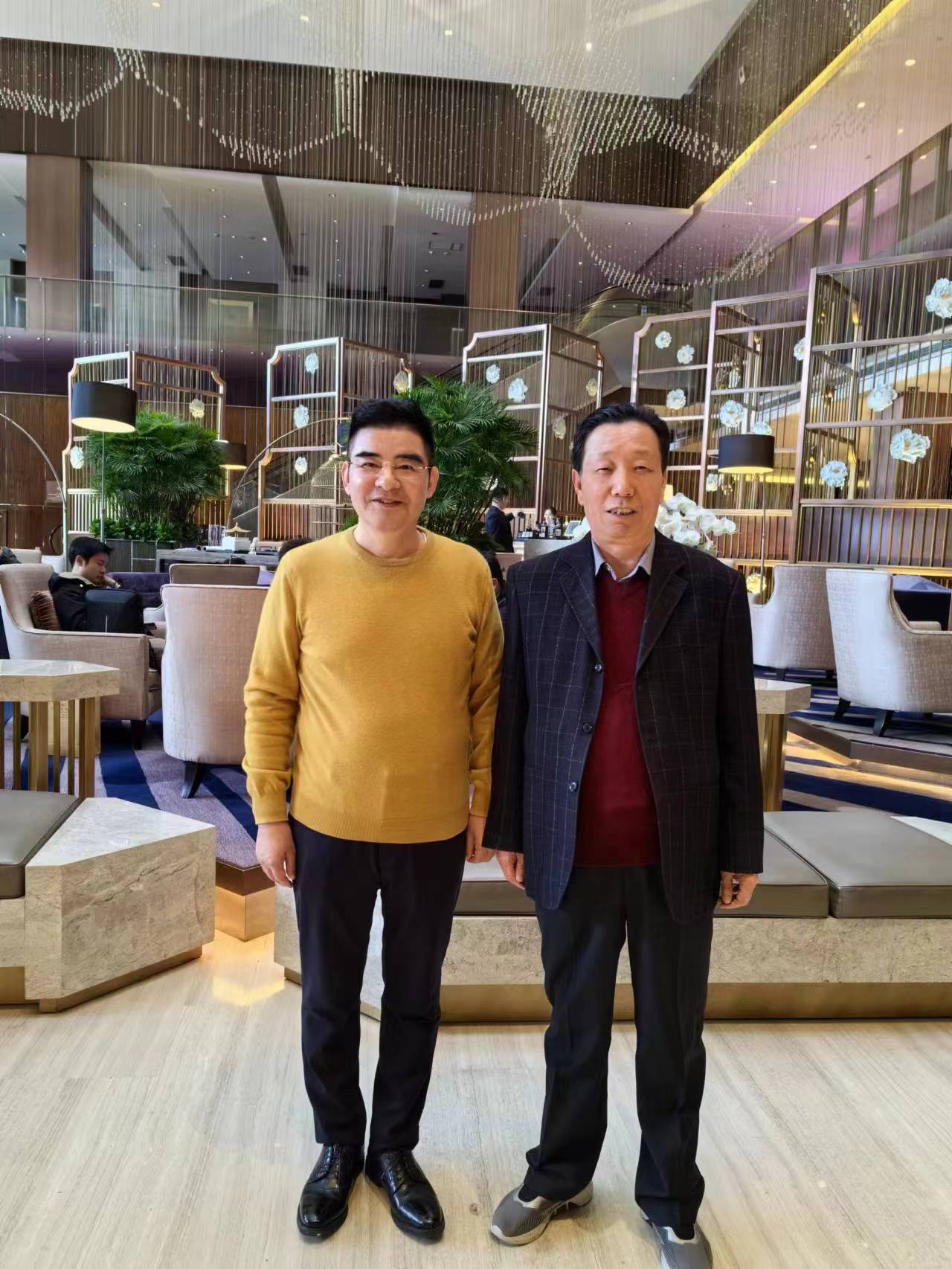 杨总与陈全国首善陈光标共谋红薯大计！.jpg