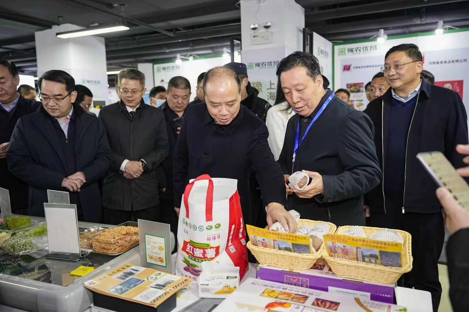 李酌副省长在上海推介“裕禄情”蜜薯 (2).jpg