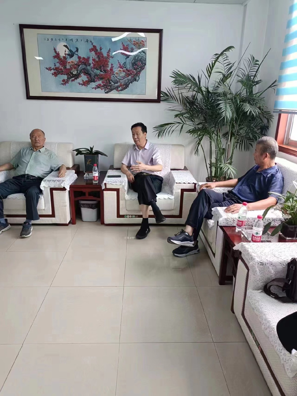 杨总在兰考公司接见红薯窖藏专利李老师，和发革委魏局长谈合作20230721。.jpg