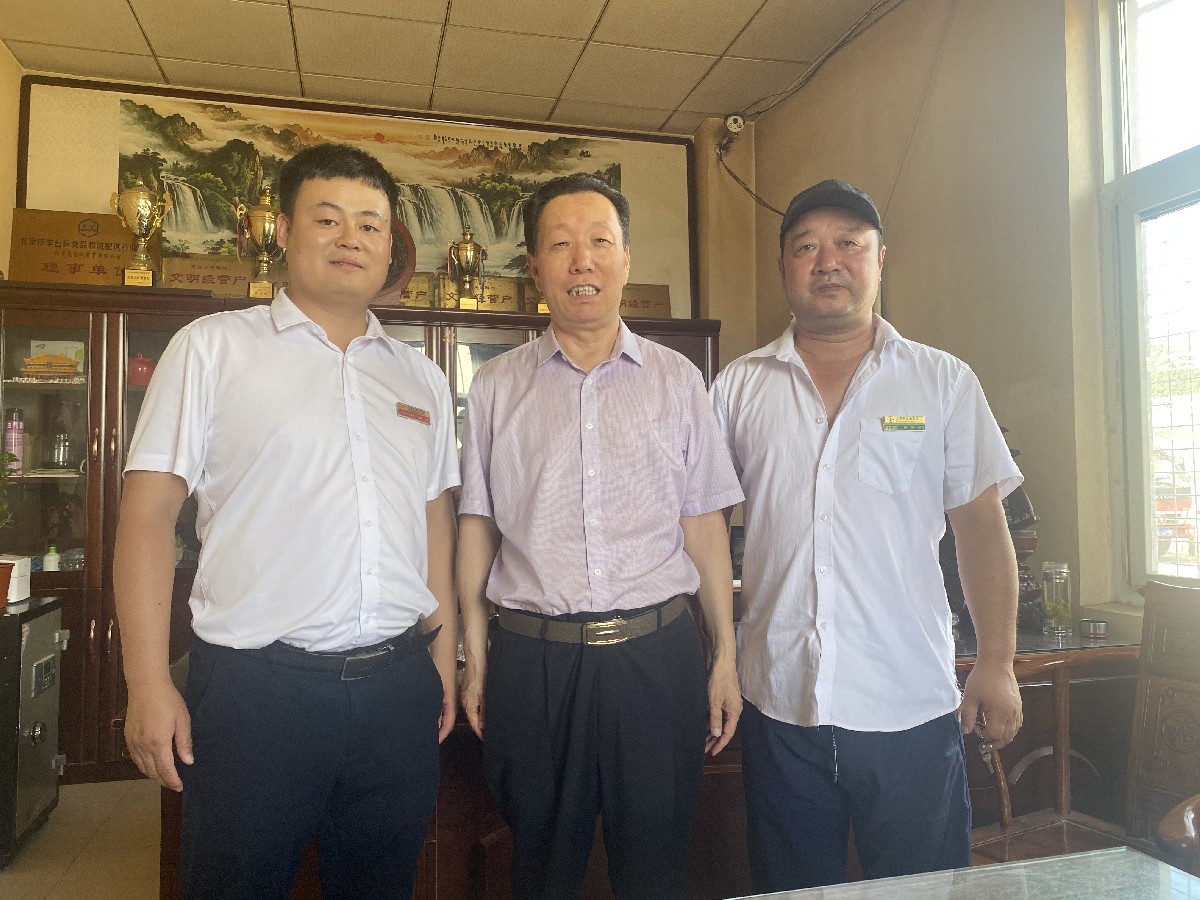 2023年7月8日兰考红薯科技产业链项目发起人楊培淦先生在北京新发地市场办公室主任马超.红薯区经理杨松的陪同下造访北京红“薯营销大王”龙信诚商贸有限公司.jpg